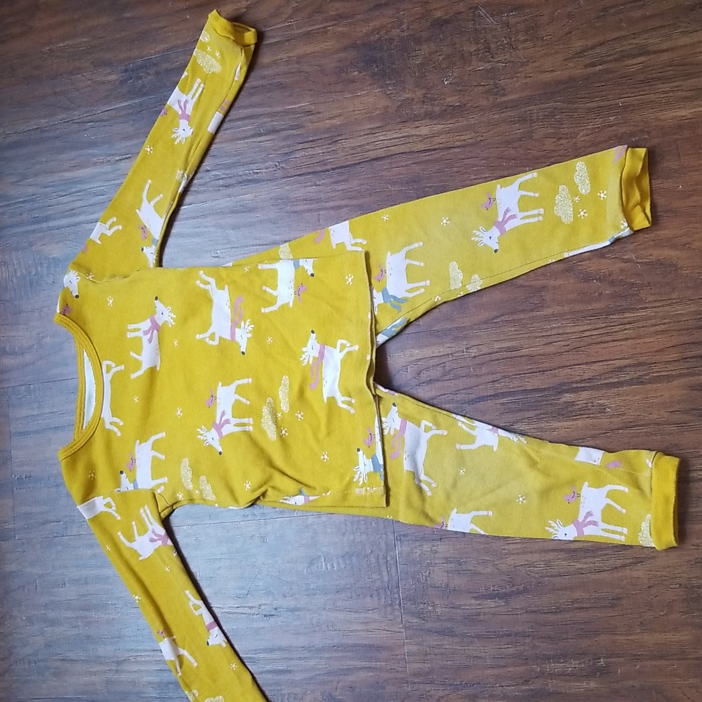2T girl PJ's